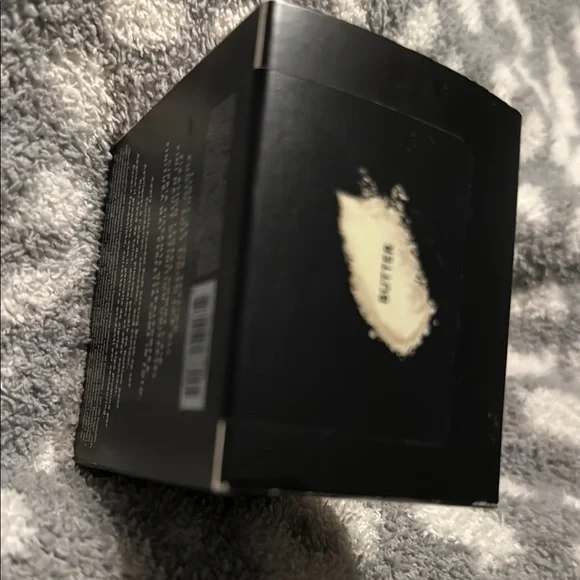 Fenty Beauty Cream Setting Powder for a Radiant Finish - Picture 2 of 6